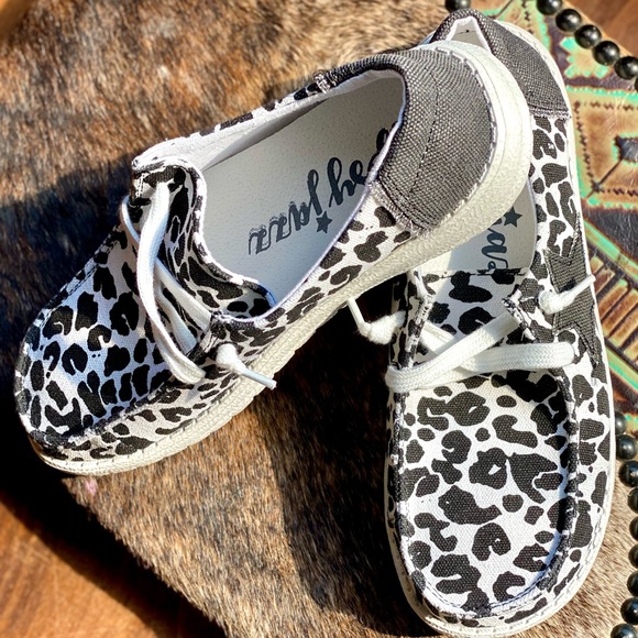 White Leopard Star Loafers - Picture 6 of 8